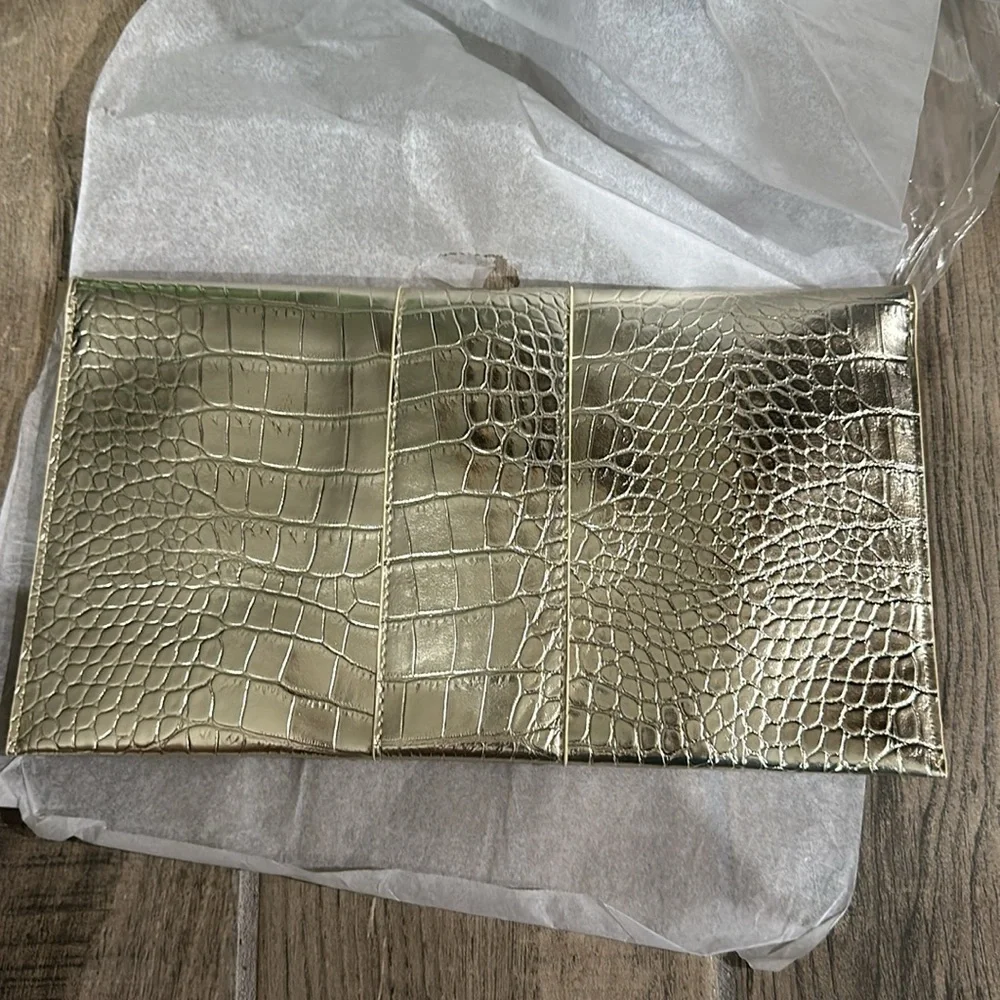 JJ Winters NWT‎ Nikki platinum croc clutch